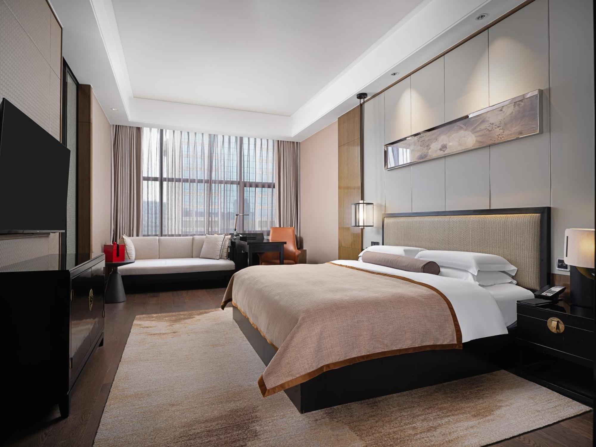 Pullman Jingan Hotel