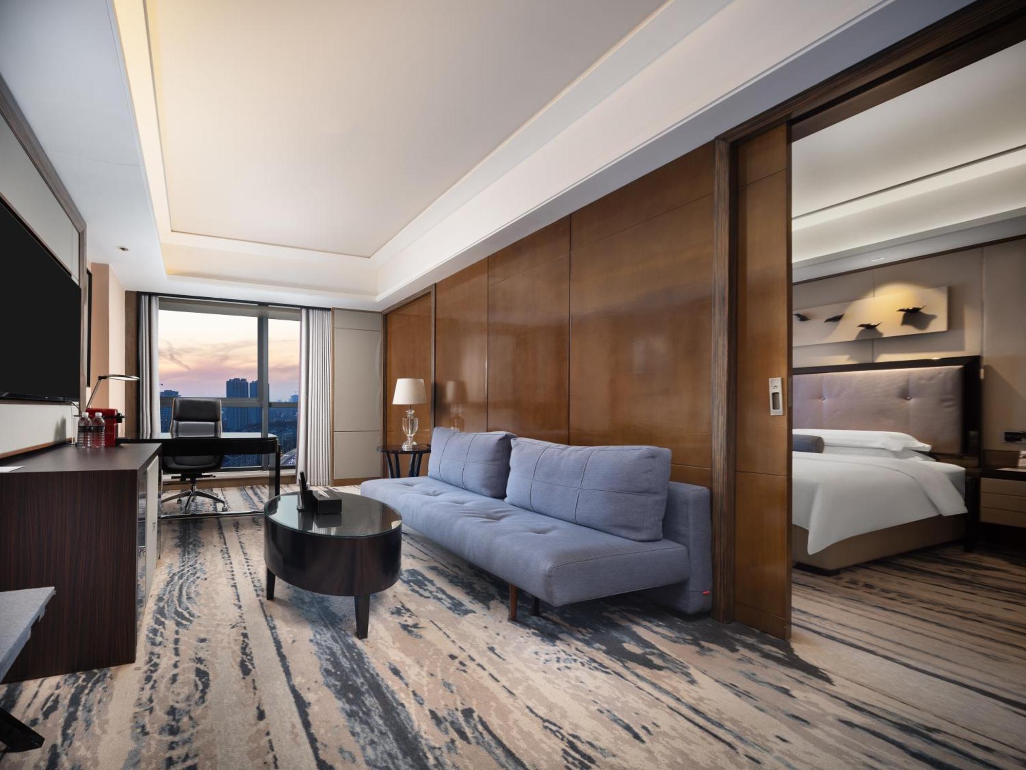 Pullman Jingan Hotel