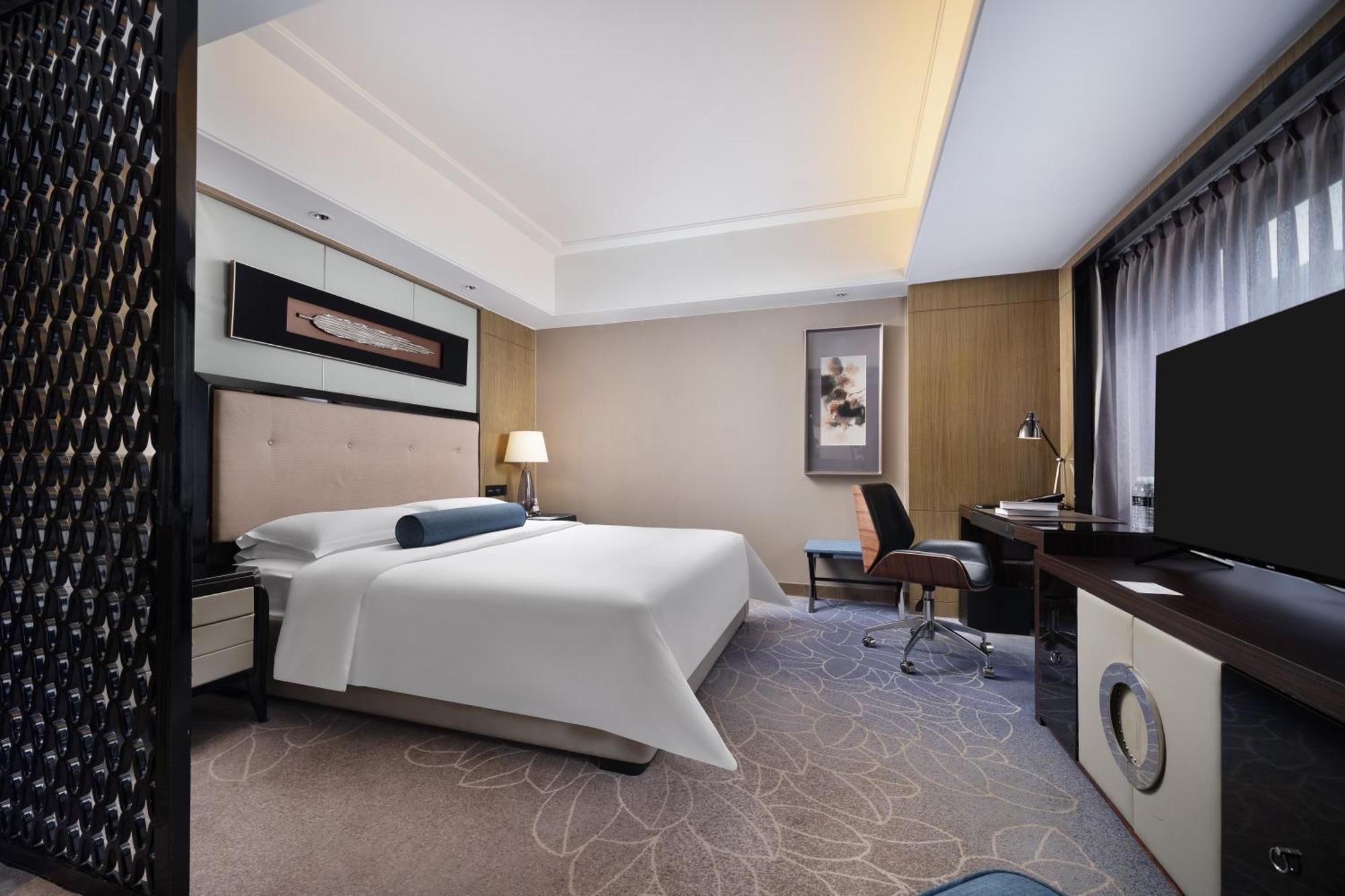 Pullman Jingan Hotel 5*