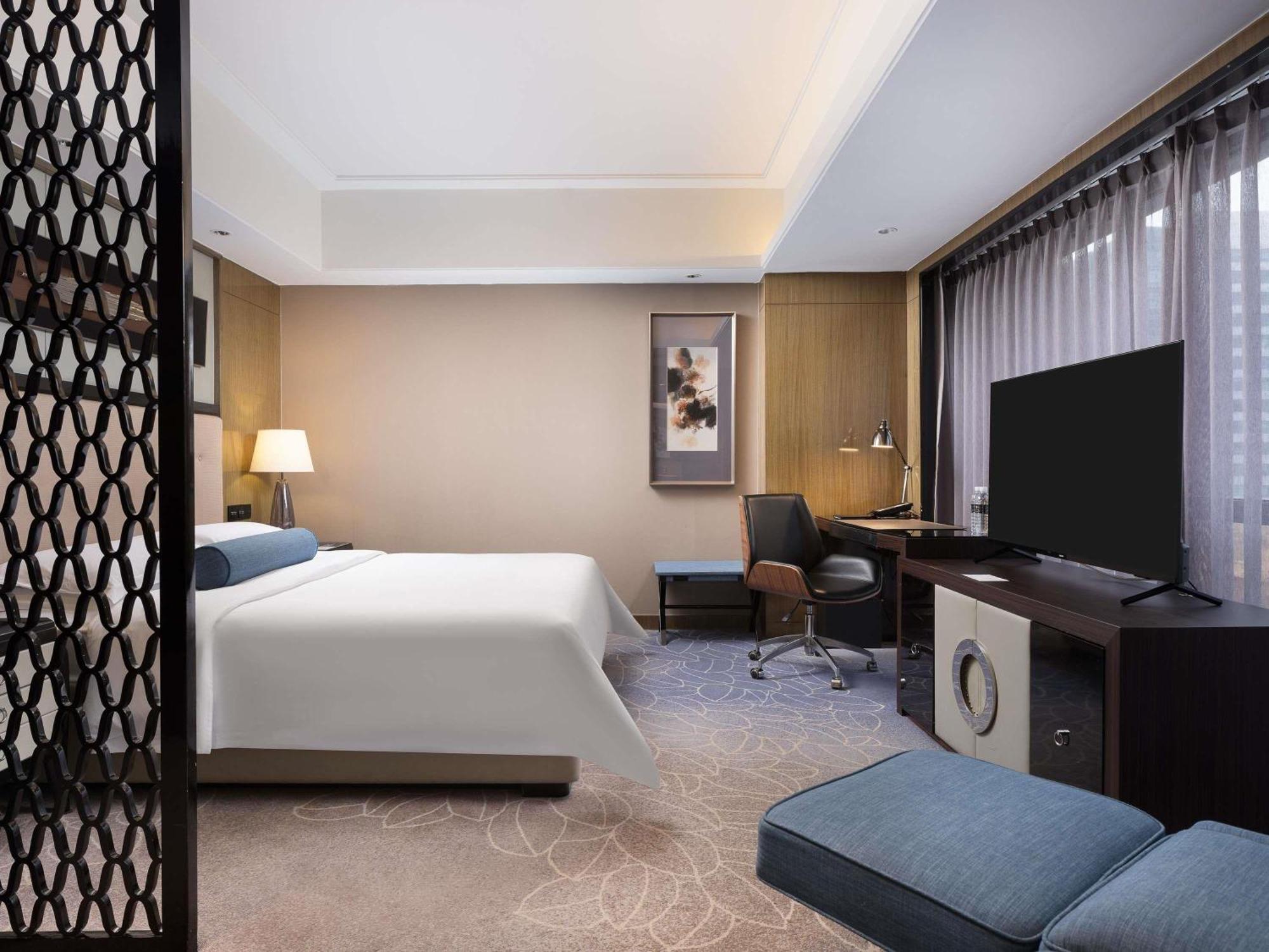 Pullman Jingan 5*