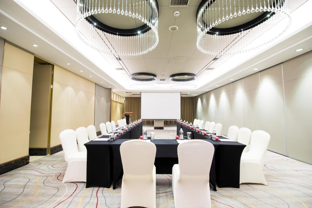 Pullman Jingan Hotel