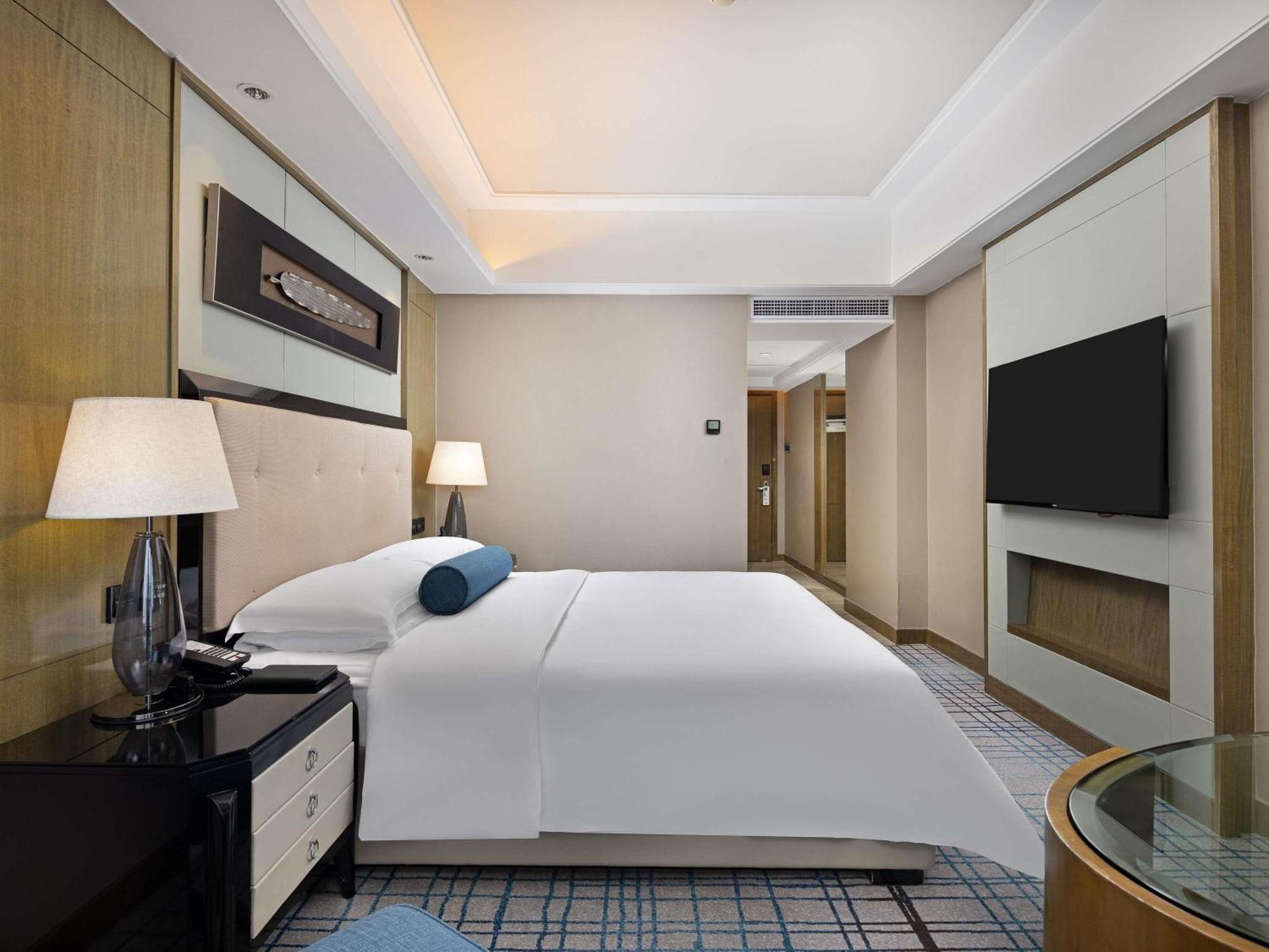Pullman Jingan Hotel